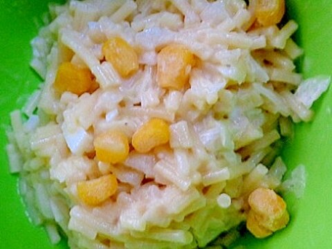 幼児食：ゆで卵と２種野菜入りマヨ味パスタ